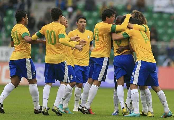 Năm 2012, sau thời gian dài bị chấn thương, anh được triệu tập trở lại tuyển Brazil và ngay lập tức ghi dấu ấn bằng những bàn thắng liên tiếp.
