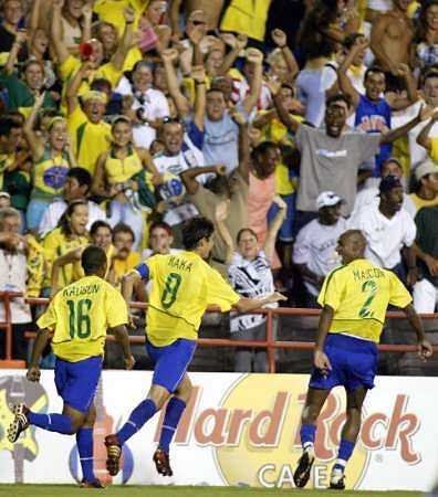 Một năm sau, Kaka được chọn làm đội trưởng của tuyển U23 Brazil tham dự Gold Cup 2003. Tại đây, anh đã cùng các đồng đội giành ngôi Á quân.