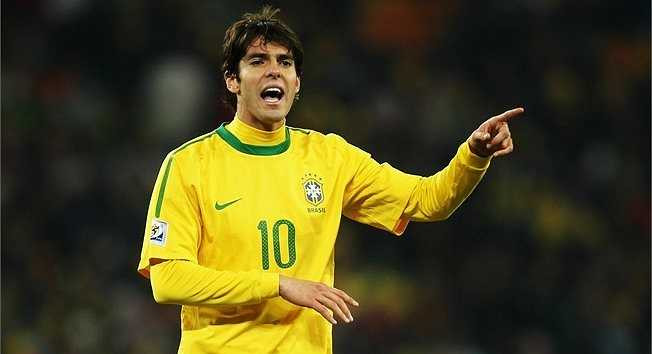 Ở World Cup 2010, Kaka tiếp tục được HLV Carlos Dunga giao nhiệm vụ lãnh xướng hàng công tuyển Brazil.