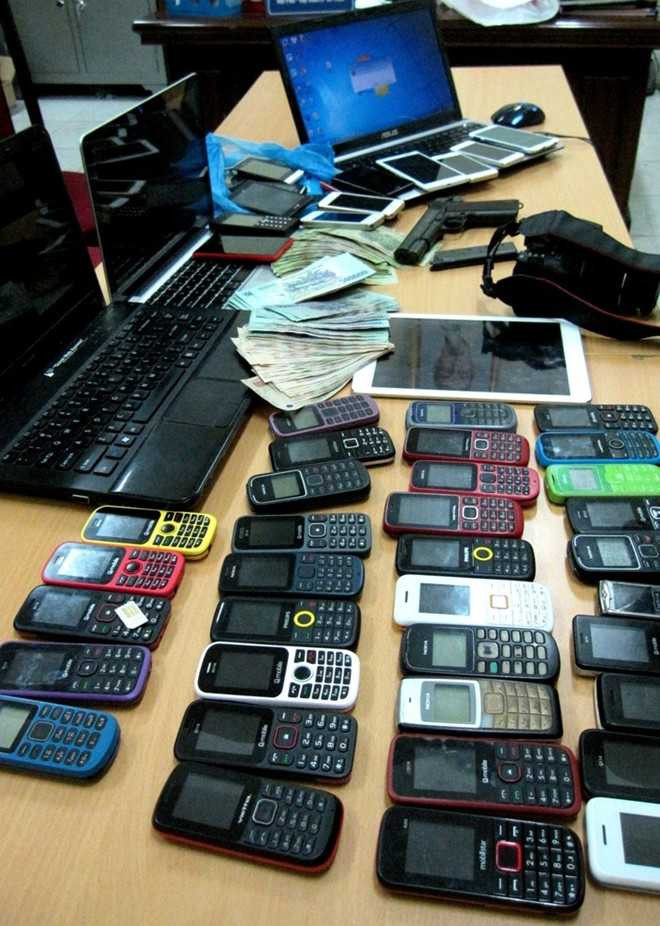 Tú ông 9X cầm đầu đường dây diễn cảnh nóng để bán thân