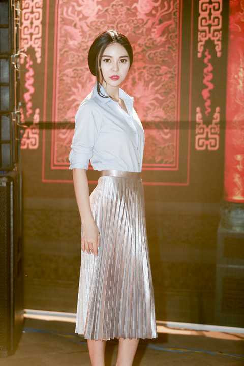 Lý giải cho sự lạ này Trà Giang cho biết trong cô có một nửa dòng máu Hà Nội được thường hưởng từ mẹ, một người phụ nữ đẹp của mảnh đất kinh kỳ.