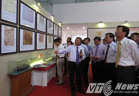 Bộ Thông tin và Truyền thông, đào Trường Sa, Hoàng Sa, Việt Nam, Trung Quốc