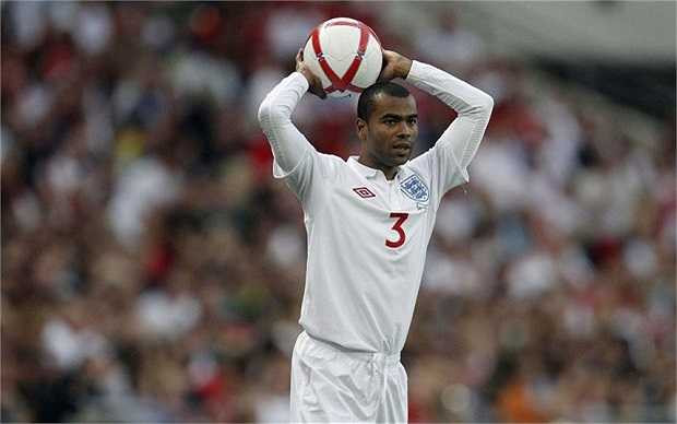 Với 107 lần ra sân trong 17 năm cho tuyển Anh, Ashley Cole là hậu vệ trái có thời gian thi đấu bền bỉ nhất lịch sử đội tuyển này.