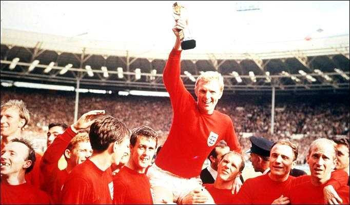 Bobby Moore là trung vệ có ảnh hưởng nhất lịch sử tuyển Anh khi dẫn dắt các đồng đội lên ngôi ở World Cup 1966. Ông cũng được xướng tên trong danh sách 10 danh thủ vĩ đại nhất lịch sử World Cup. Tổng cộng, ông đã có 108 lần khoác áo Tam Sư.