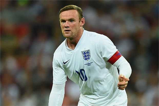 Wayne Rooney dù mới chỉ 28 tuổi nhưng đã kịp có 97 trận khoác áo Tam Sư và ghi được 41 bàn thắng. Dẫu vậy, anh vẫn chưa thể có giải đấu lớn nào ấn tượng với tuyển Anh. Sau khi Gerrard giã từ đội tuyển, Rooney chính là người kế nhiệm chiếc băng đội trưởng.
