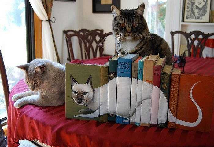 Những tác phẩm của Mike chủ yếu mô tả diễn viên, động vật hay các nhân vật hoạt hình.