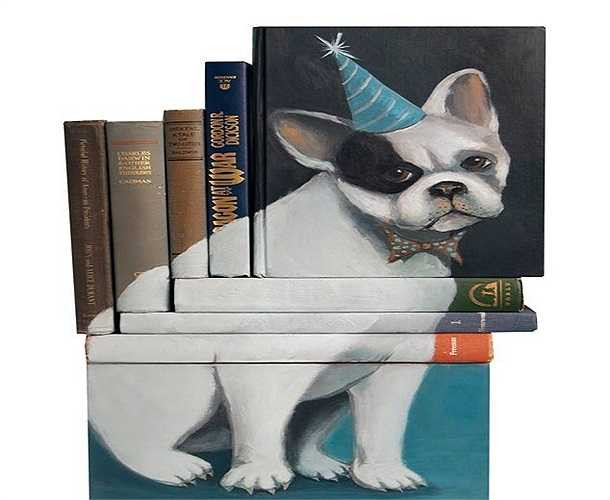 Những tác phẩm này khiến người ta liên tưởng đến phong cách nghệ thuật của họa sĩ nổi tiếng như Edward Gorey (Mỹ) và Egon Schiele (Áo)