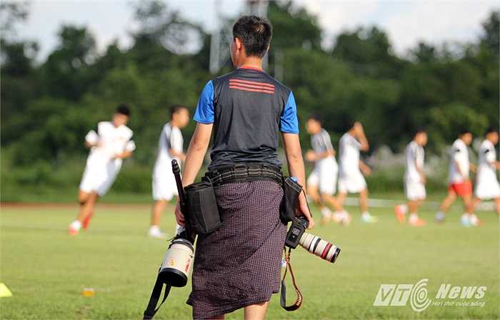 Do U19 Việt Nam là đối thủ của U19 Trung Quốc ở trận cuối vòng bảng nên thầy trò Guillaume Graechen khá được quan tâm