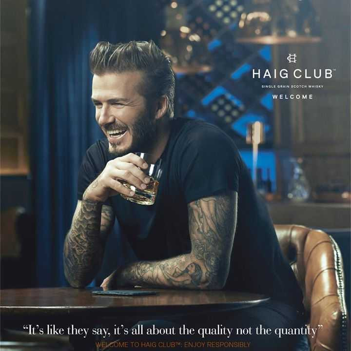 Cũng tại đêm tiệc này, David Beckham hé lộ hình ảnh tấm poster do chính anh làm người mẫu. Ở tuổi 39, vẻ hào hoa của cựu tiền vệ khiến nhiều người ngưỡng mộ.