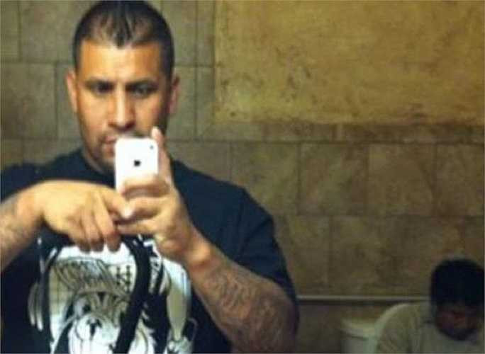 Theo ý kiến của nhiều người, thực tế không phải nơi nào cũng có thể là địa điểm lý tưởng để chụp ảnh tự sướng, nhất là trong nhà vệ sinh - khi đang có người khác bên cạnh.