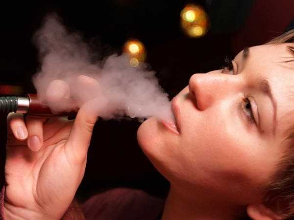 Chất kích thích: Hút thuốc lá hoặc sử dụng các loại thuốc gây nghiện rõ ràng là sẽ ảnh hưởng đến trí nhớ. Những loại thuốc này làm cho bộ não trở nên chậm chạp và lười biếng. Kết quả là bạn trở nên đãng trí và hay quên hơn.