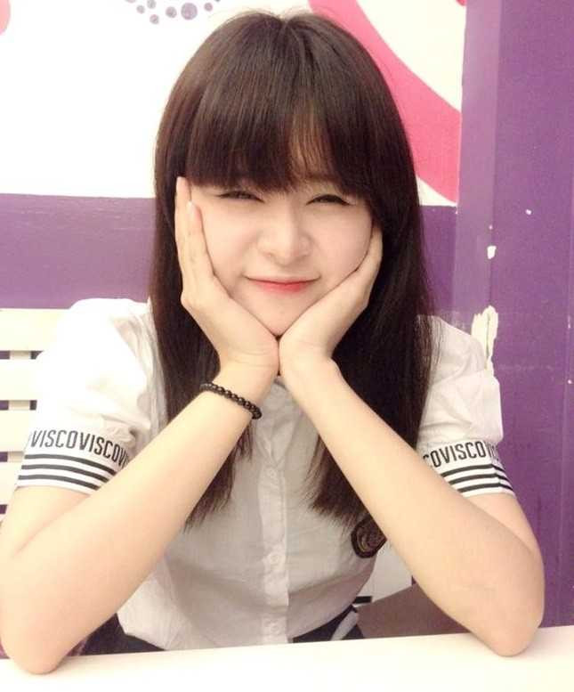 Bạn gái cầu thủ U21 thu hút cư dân mạng