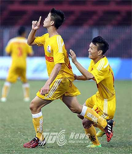 Mọi chuyện kết thúc khi Duy Mạnh từ tuyến 2 băng lên rất nhanh và nhân đôi cách biệt cho Hà Nội T&T bằng cú đặt lòng chính xác vào góc xa vào phút 83