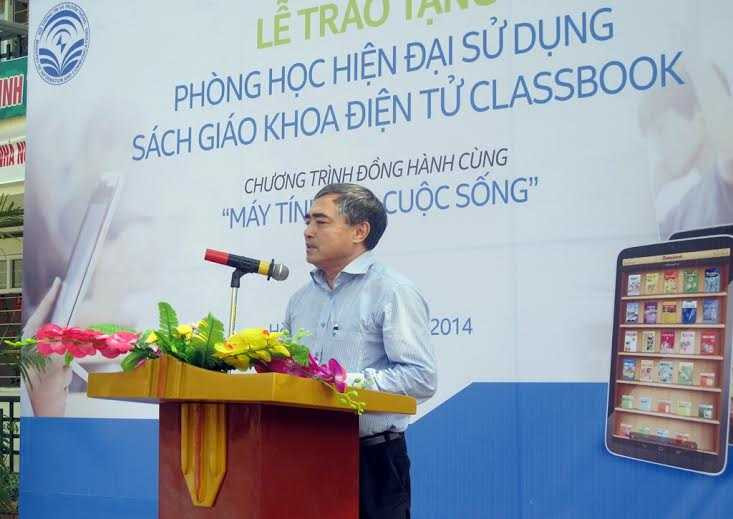 Thứ trưởng Nguyễn Minh Hồng phát biểu tại buổi lễ trao tặng sách