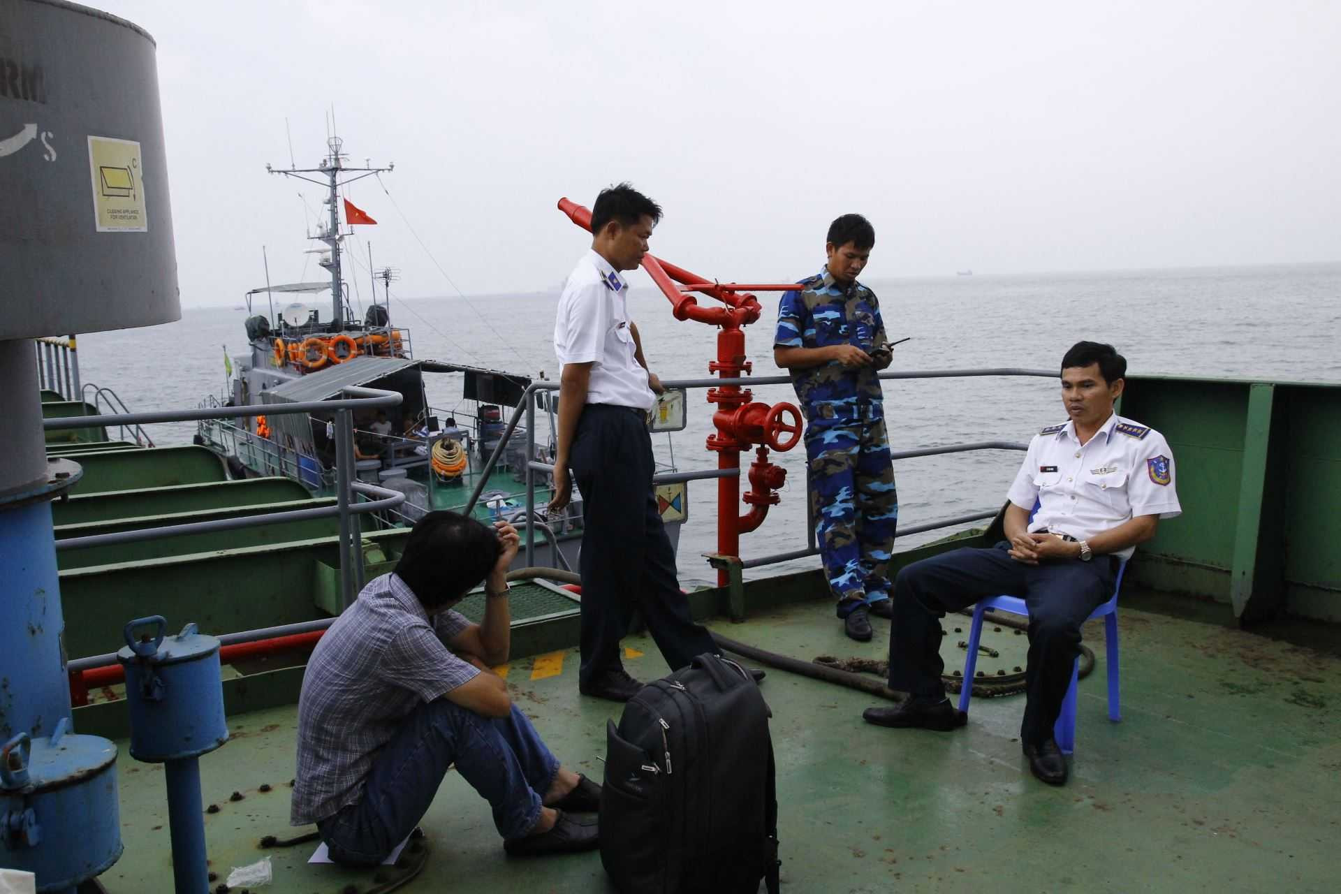 Tiếp cận 18 thuyền viên tàu Sunrise 689 bị cướp biển tấn công