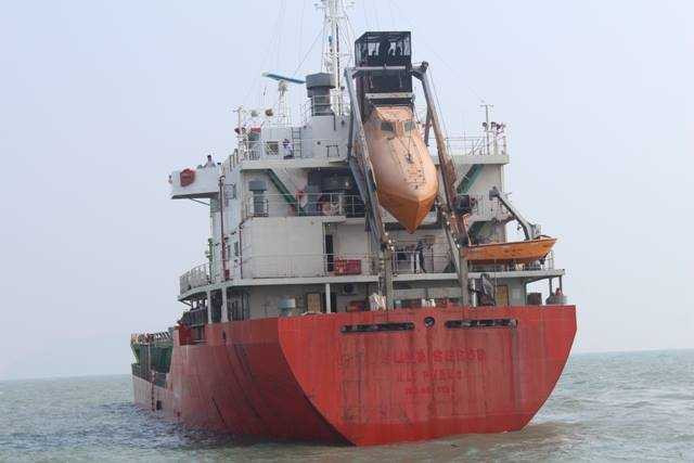 Tiếp cận 18 thuyền viên tàu Sunrise 689 bị cướp biển tấn công