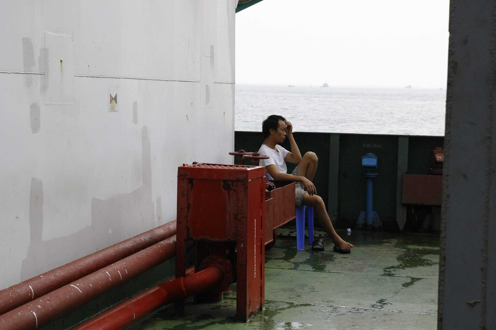 Tiếp cận 18 thuyền viên tàu Sunrise 689 bị cướp biển tấn công