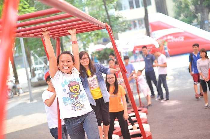 Niềm vui rạng rỡ hiện rõ trên khuôn mặt của nữ sinh Thủ đô