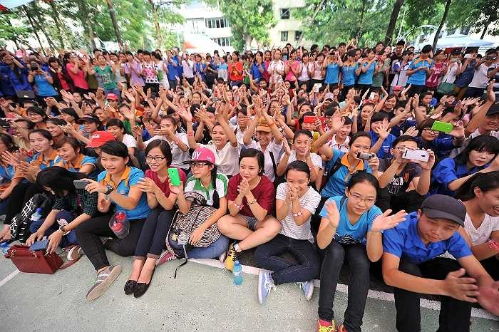 Hàng nghìn sinh viên hào hứng tham gia ngày hội
