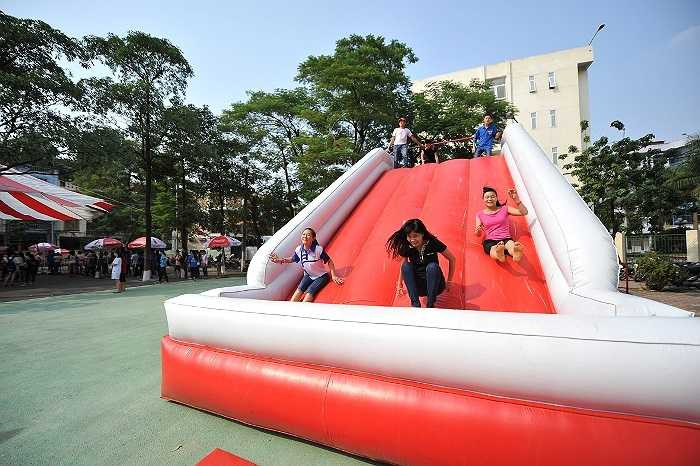 Sau bốn chương trình diễn ra tại TP Hồ Chí Minh và Hà Nội, chương trình nhảy vận động vì người nghèo đã quy đổi năng lượng thành tiền mặt được hơn 252 triệu đồng; thu hút hơn 20.000 học sinh, sinh viên tham gia. 