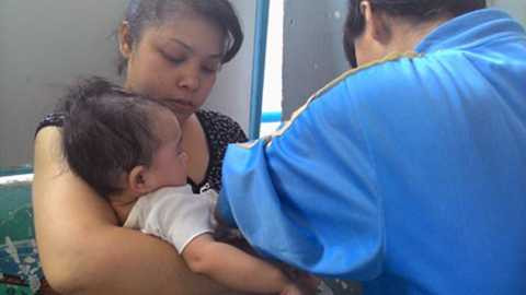 giết con, giết vợ vì nghe tuông, Cứu kịp thời bé gái 11 tháng tuổi