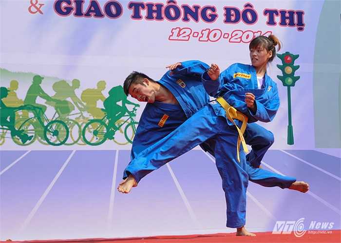 Ngay trước khi chương trình đạp xe vì môi trường kết thúc là màn biểu diễn võ thuật đặc sắc của các võ sinh môn phái Vovinam