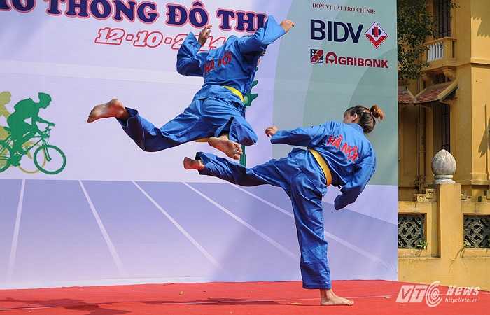 Thậm chí trong điều kiện tay không đối đầu với 'kẻ thù' mang vũ khí