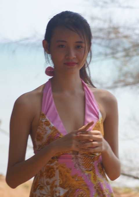 Trương Mỹ Nhân khoe thân hình nóng bỏng tại bãi biển Phú Quốc.