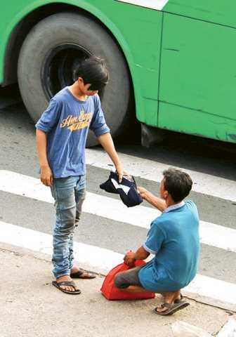 Nhà mặt đường gần chợ ma túy, bán không ai mua