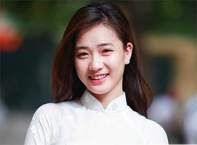 Tuy không hoạt động nghệ thuật nhưng Trâm Anh vẫn hot nhờ sở hữu gương mặt mộc hiếm có.