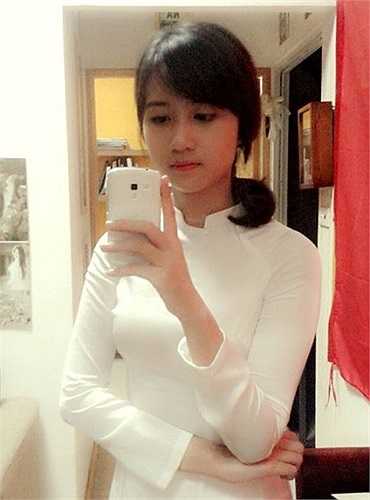 Cô chia sẻ: 'Khi được chụp bức ảnh trên, gương mặt cô hoàn toàn để tự nhiên và không trang điểm'.