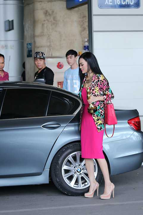 Đây cũng là giải thưởng đầu tiên về trang phục dân tộc mà đại diện Việt Nam đạt được ở đấu trường nhan sắc quốc tế.