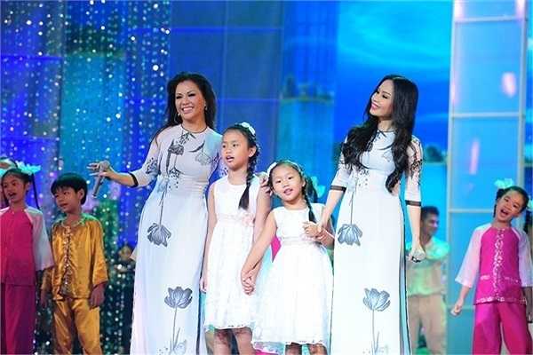 Minh Tuyết nổi tiếng là thành viên xinh đẹp, sexy nhất trong 3 chị em Cẩm Ly, Minh Tuyết, Hà Phương