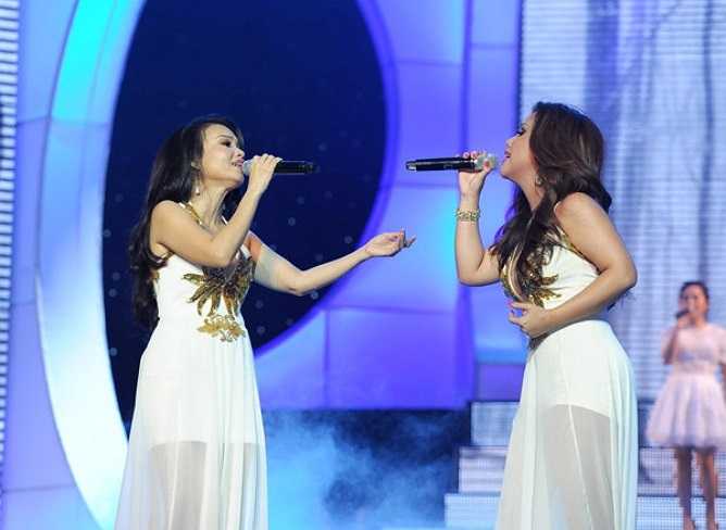 Minh Tuyết là con út trong gia đình. Cô bắt đầu đi hát từ năm 14 tuổi. 