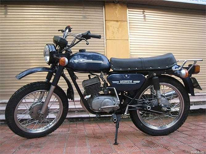 Minsk. Được gắn với biệt danh “xe chở lợn” bởi đặc điểm khỏe, gầm cao, thích hợp vận hành trên mọi địa hình, nhất là vùng đồi núi. Tuy nhiên, với nhược điểm hao xăng, hay hỏng vặt, xe Minsk dần bị rơi vào quên lãng.