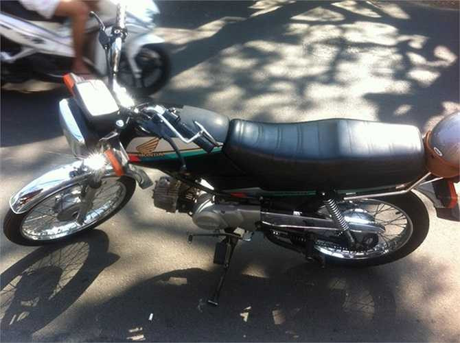 Honda Win 100. Chiếc xe từng trở thành biểu tượng của tuổi trẻ thành đạt giai đoạn 1986-2000. Tuy nhiên, năm 2005, Honda ngừng sản xuất dòng xe này khiến lượng xe Win tại Việt Nam dần mất chỗ đứng bởi dòng xe Dream.