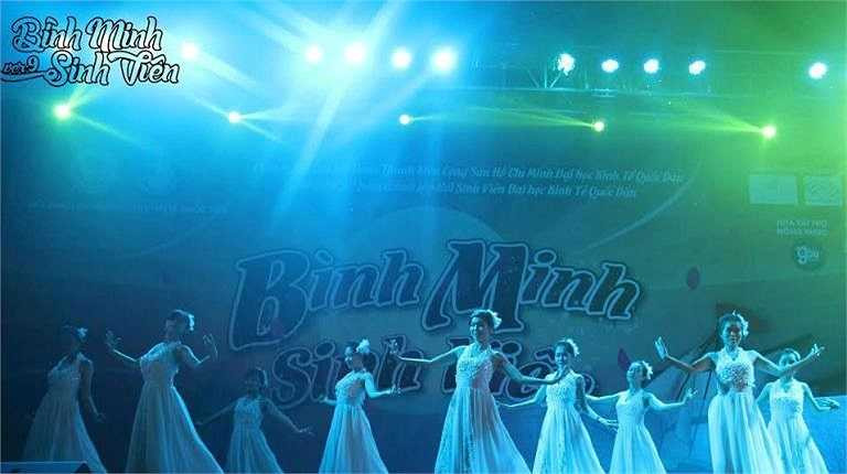 Đêm nhạc đặc sắc với nhiều tiết mục văn nghệ, clip, trò chơi.