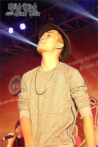 Bên cạnh đó, còn có sự tham gia của Rapper Big Daddy với những ca khúc sôi động, được rất nhiều sinh viên ủng hộ, cổ vũ.