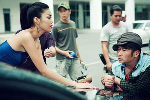 Bằng Kiều cho biết anh bị Lan Khuê tát hoa cả mắt trong một cảnh phim.