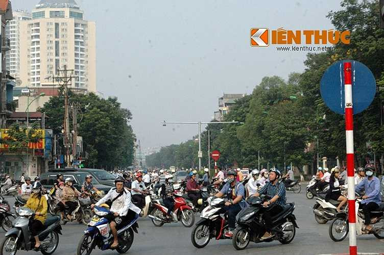 Còn đây là những chiếc camera giao thông liên tục bám sát ngã tư Xuân Thủy - Cầu Giấy, Hà Nội.