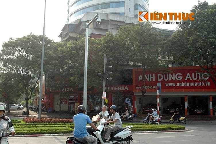 Camera ở ngã tư Huỳnh Thúc Kháng - Nguyễn Chí Thanh.