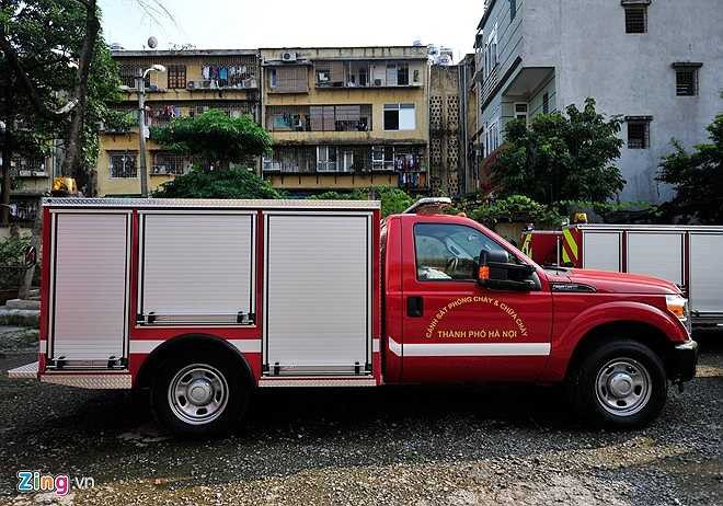 Bề rộng xe 2 m, cao 1,9 m và chiều dài 5,6 m. Trên thùng xe được trang bị téc nước 500 lít phù hợp với việc chữa cháy ban đầu khi di chuyển cơ động, nhanh chóng tới hiện trường