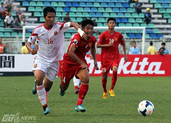 U19 Việt Nam đã chơi sòng phẳng với U19 Trung Quốc (Ảnh: Nhạc Dương)