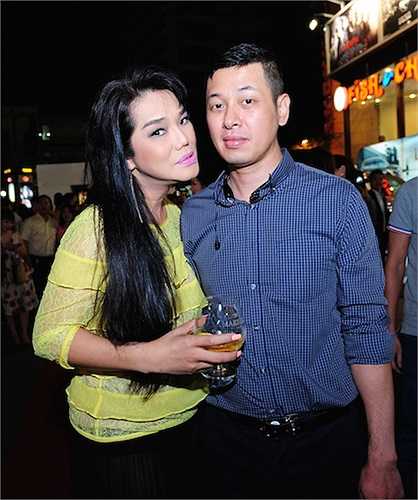 Nữ ca sỹ - diễn viên Cindy Thái Tài tái xuất sau những chuyến lưu diễn nước ngoài cùng 'trai lạ'.