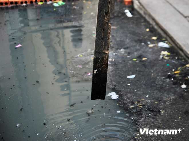 Nhà cổ Hà Nội ngập chìm trong cống nước