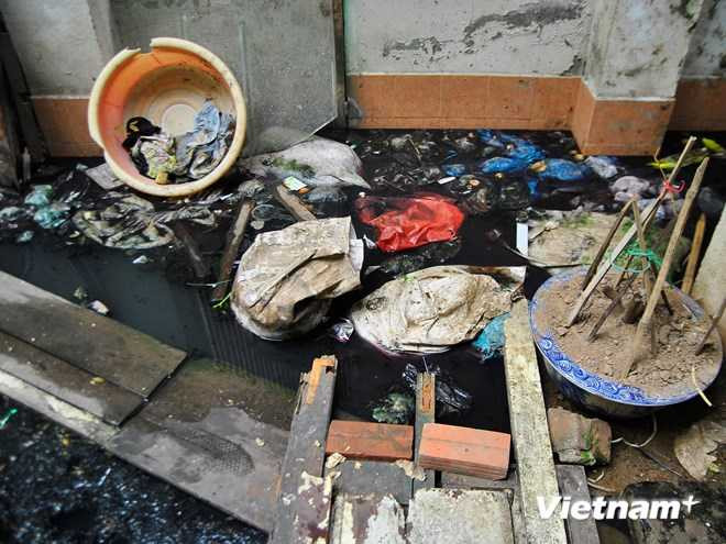 Nhà cổ Hà Nội ngập chìm trong cống nước