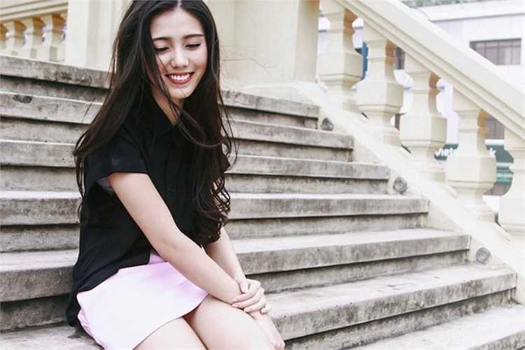 Ba mẹ Kiều Như rất lo lắng cho con gái vì trong mắt họ diễn viên là một nghề rất vất vả và đầy rẫy cám dỗ. 'Mẹ mình có đồng ý cho mình đi diễn còn ba thì nhất quyết không ủng hộ quyết định này. Tuy vậy, ba thể hiện tình cảm ngầm bằng cách thỉnh thoảng đưa mình đến phim trường và ngồi đợi để đón mình về, nhất là những hôm có lịch diễn khuya' - cô bạn sinh năm 1993 tâm sự.