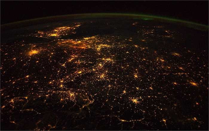 Châu Âu rực sáng trong đêm