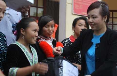 Bộ Y tế tặng thiết bị y tế cho tỉnh Điện Biên