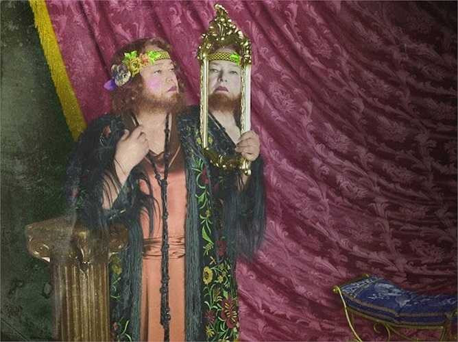 Hiện tại bà đang vào vai 'dị nhân', một quý bà có râu trong phần 4 của series phim truyền hình nổi tiếng American Horror Story: Freak show. 